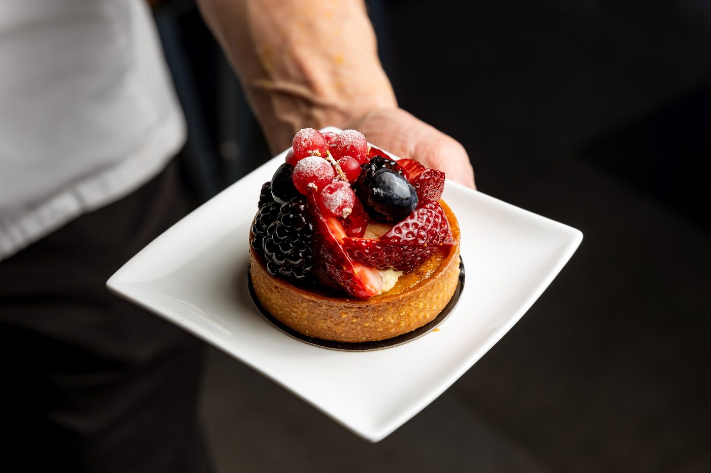Berry tart, finished by hand